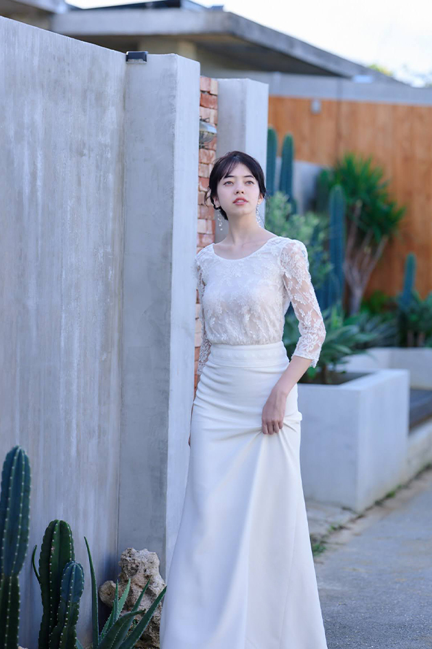 ロールドサガザンのカレレースの7分袖ウエディングドレス